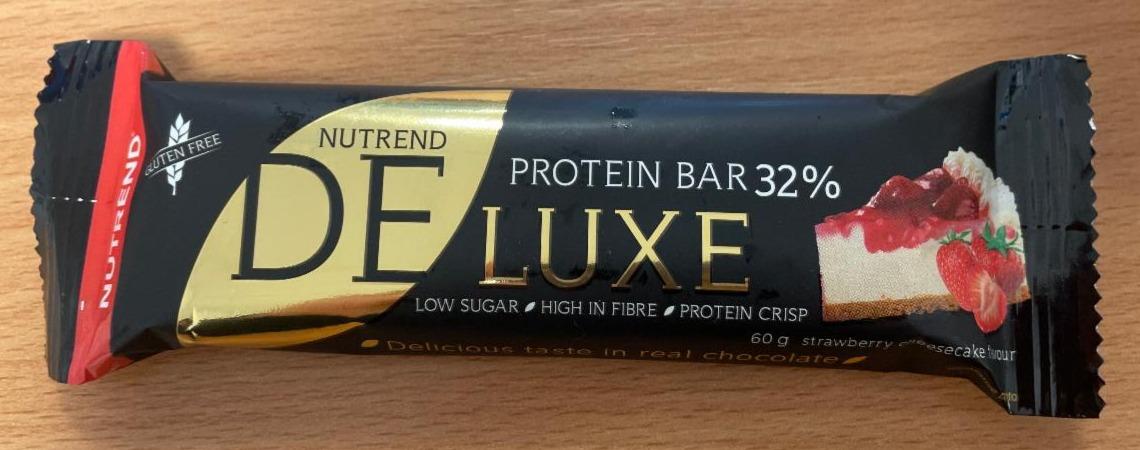 Képek - DE LUXE protein bar 32% strawberry cheesecake Nutrend