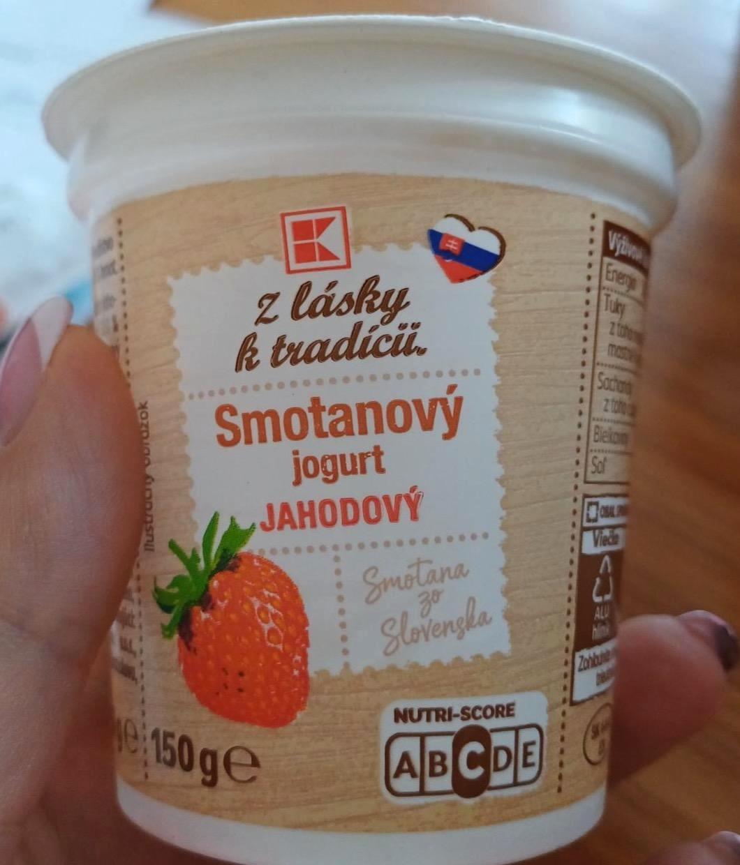 Képek - Smotanový jogurt jahodový Z lásky k tradícii