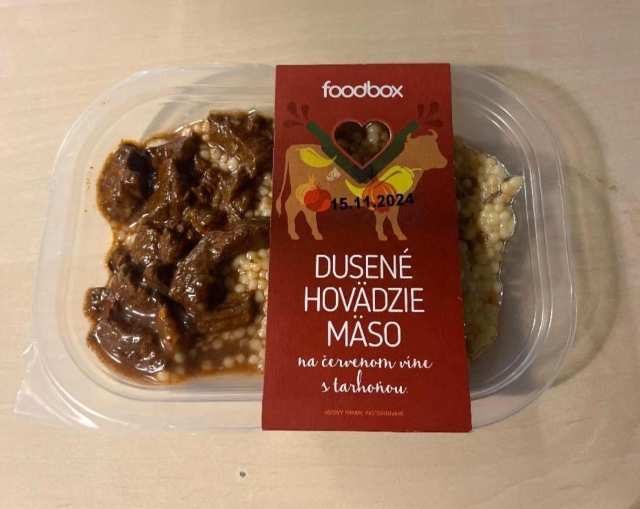 Képek - Dusené hovädzie mäso na červenom víne s tarhoňou Foodbox