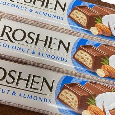 Képek - Roshen tejcsokoládé szelet mandulával és kókuszos töltelékkel 29 g