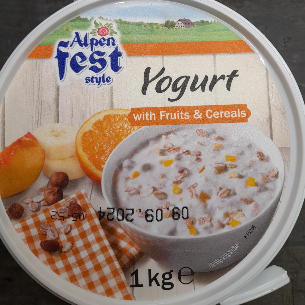 Képek - Yogurt with fruits & cereals Alpen fest style