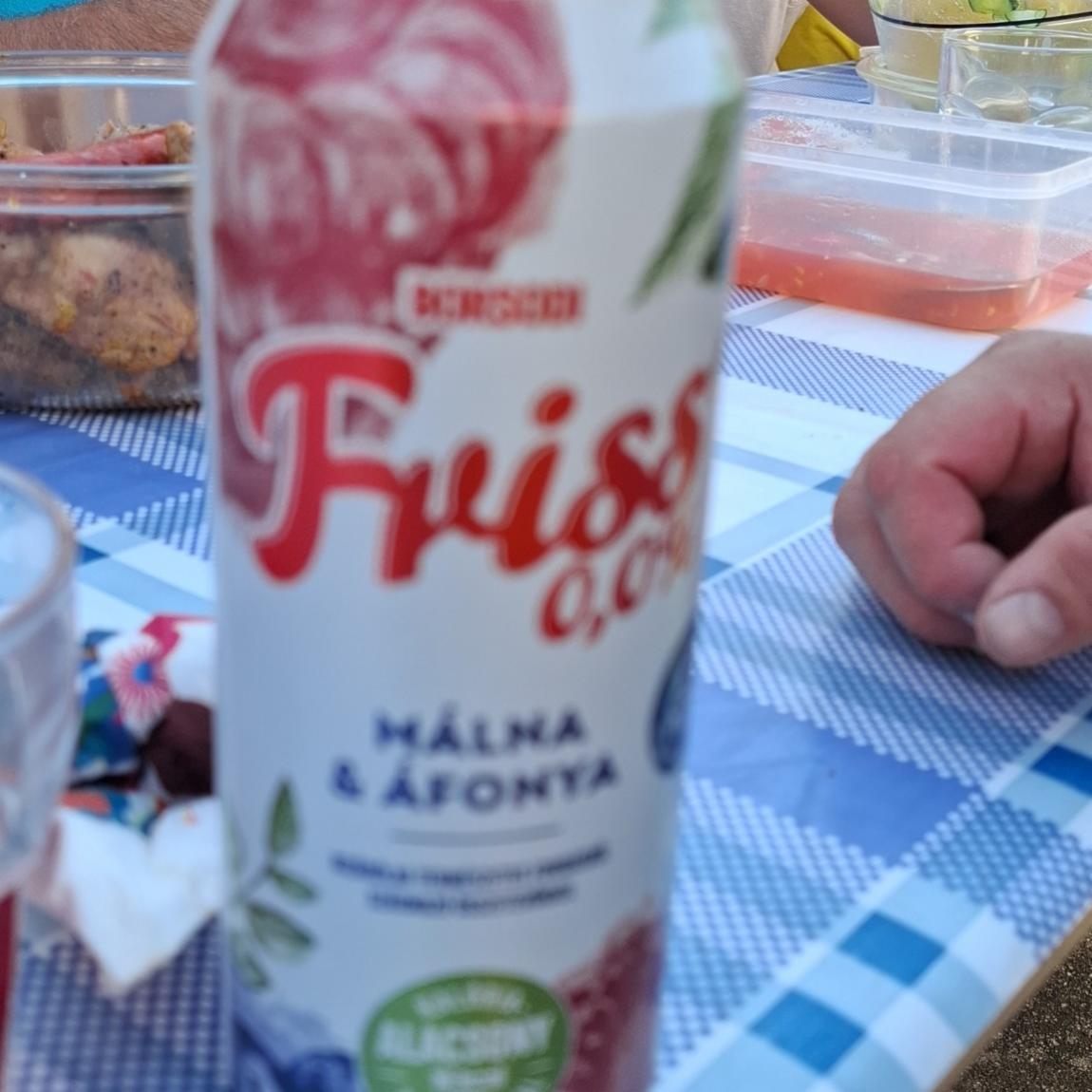 Képek - Borsodi Friss 0,0% málna-áfonya ízű ital és alkoholmentes világos sör keveréke 0,5 l